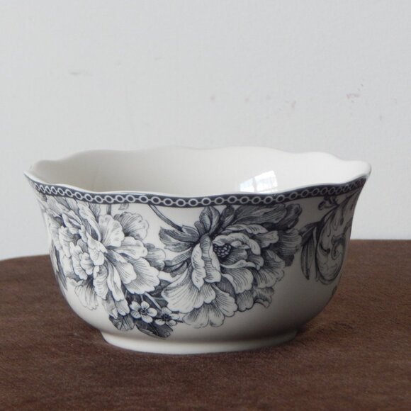 222 FIFTH Adelaide Porcelain Luxurious Scalloped Edge Bowls Set of Two New - Picture 3 of 8